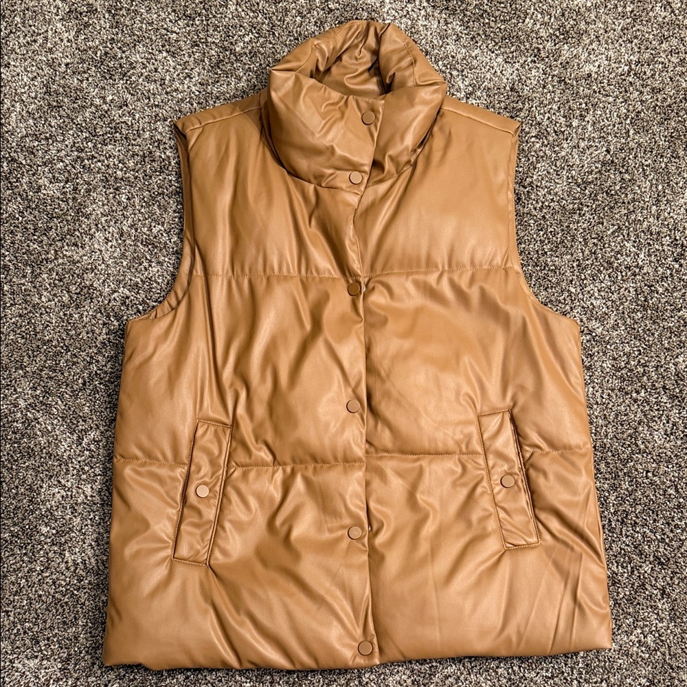 Love Tree Camel Women's Puffer Vest